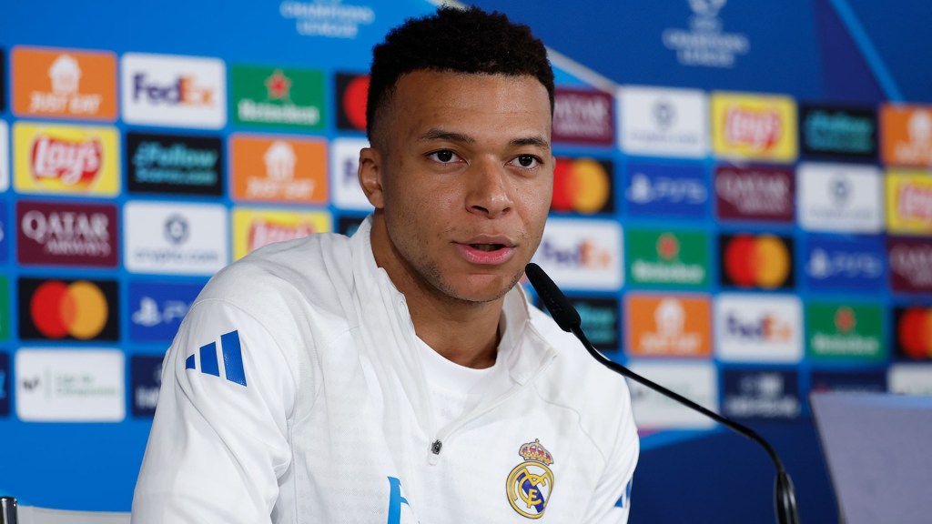 Mbappé Refuses to Choose Between Messi and&nbsp;Ronaldo